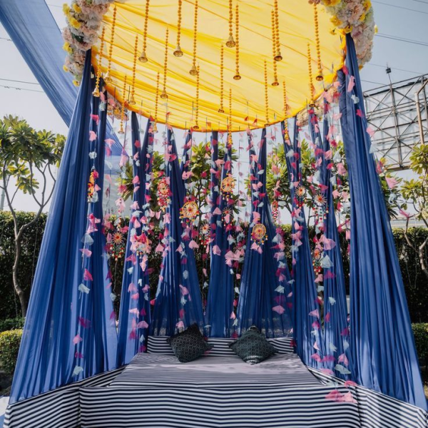 Contrasting Colour Drapes