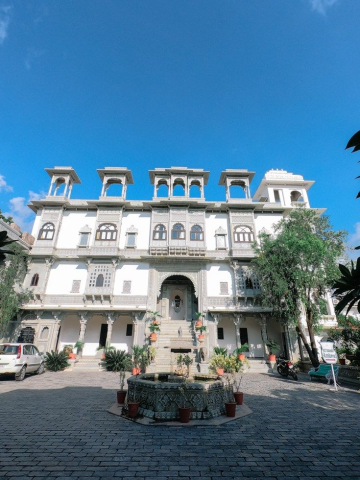 Amet Haveli – heritage charm for Udaipur pre-wedding shoot location