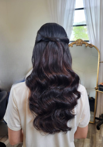 Soft Hollywood waves – glamorous party hair style for girls