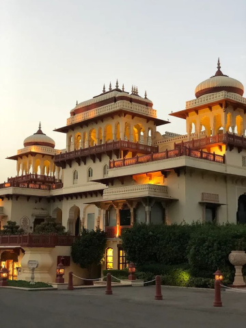 Rambagh Palace Lookout – scenic viewpoint for Udaipur pre-wedding shoot