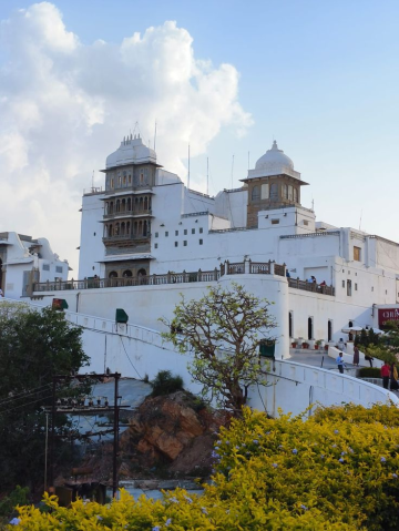Sajjangarh Monsoon Palace – sunset views and royal vibes for Udaipur pre-wedding shoots