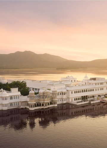 Taj Lake Palace – floating elegance for the best pre-wedding shoot locations in Udaipur